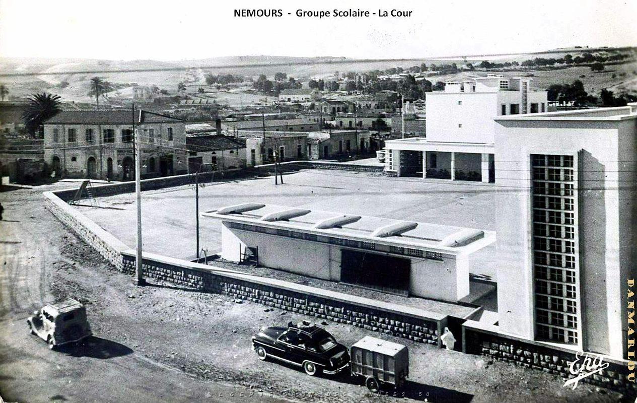 Nemours - Groupe Scolaire - La Cour.jpg
